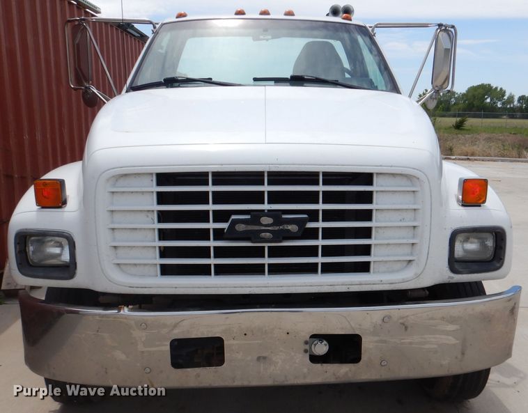 image for item DL8063 2000 Chevrolet C6500  truck cab and chassis
