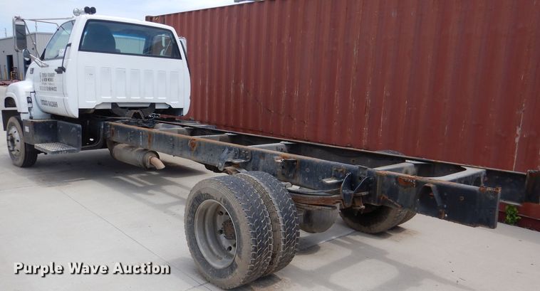 image for item DL8063 2000 Chevrolet C6500  truck cab and chassis