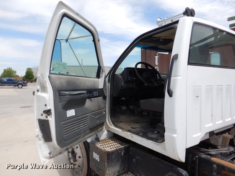 image for item DL8063 2000 Chevrolet C6500  truck cab and chassis