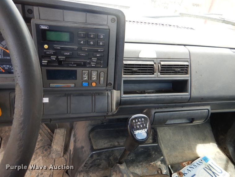 image for item DL8063 2000 Chevrolet C6500  truck cab and chassis