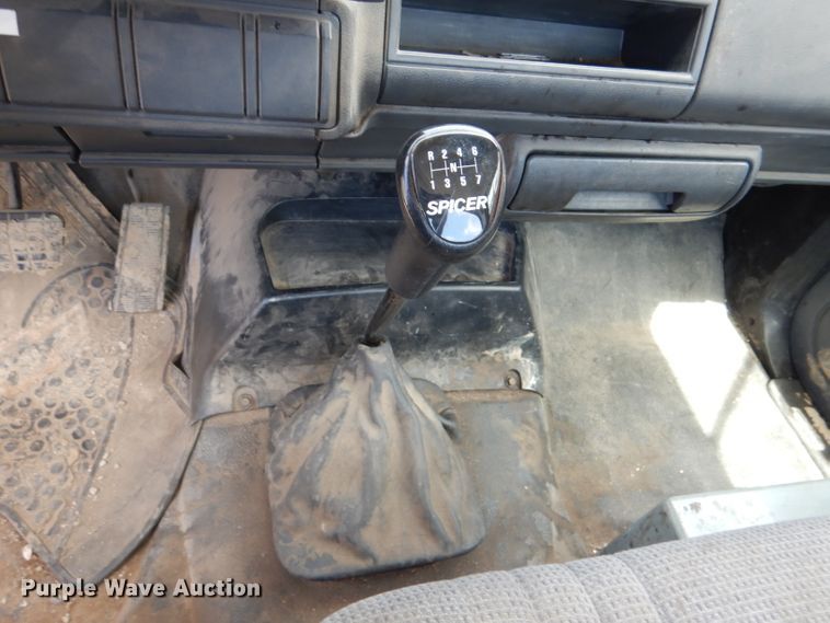 image for item DL8063 2000 Chevrolet C6500  truck cab and chassis