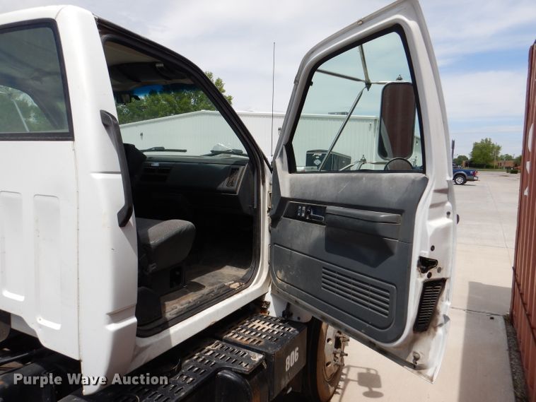 image for item DL8063 2000 Chevrolet C6500  truck cab and chassis