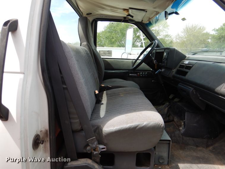 image for item DL8063 2000 Chevrolet C6500  truck cab and chassis