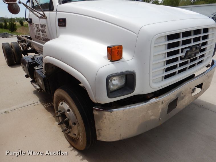 image for item DL8063 2000 Chevrolet C6500  truck cab and chassis