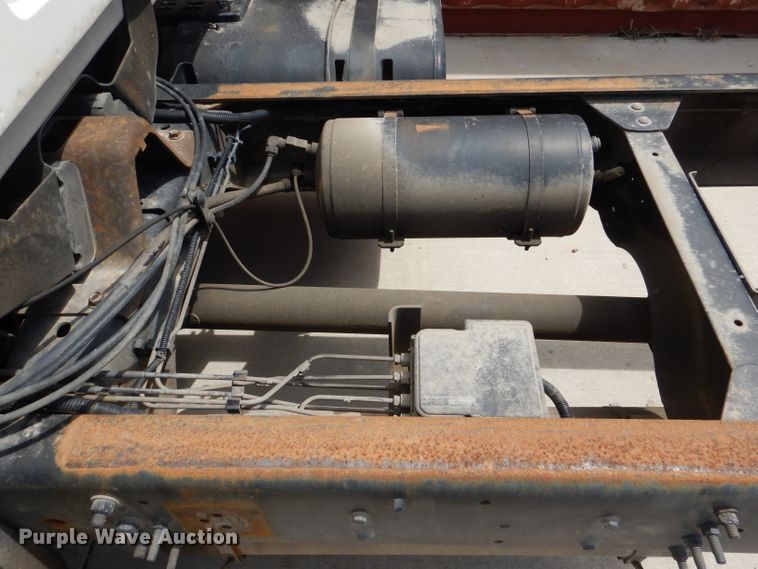 image for item DL8063 2000 Chevrolet C6500  truck cab and chassis