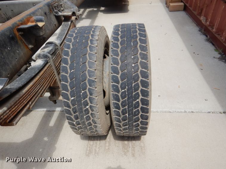 image for item DL8063 2000 Chevrolet C6500  truck cab and chassis