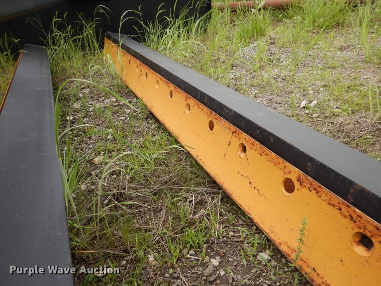 image for item DL8836 Tractor attachments