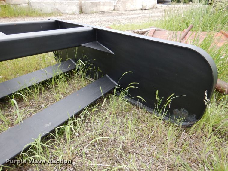 image for item DL8836 Tractor attachments