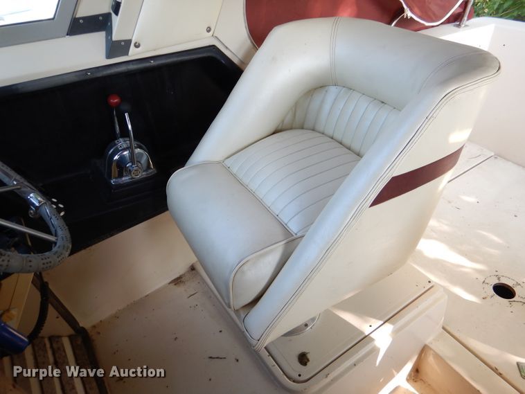 image for item DM0021 1984 Cruiser Ultra 26  boat