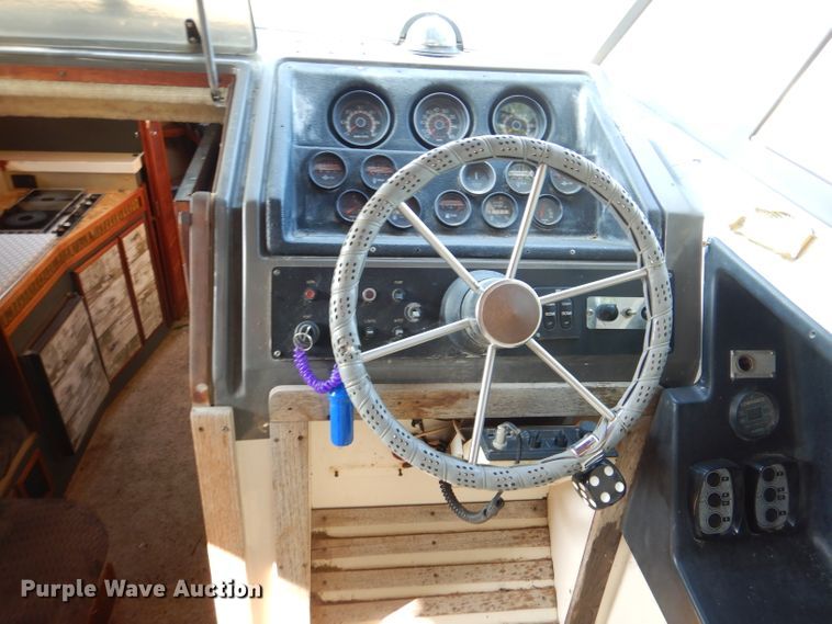 image for item DM0021 1984 Cruiser Ultra 26  boat