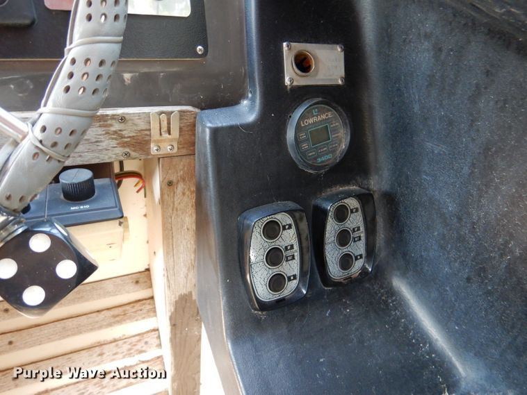 image for item DM0021 1984 Cruiser Ultra 26  boat