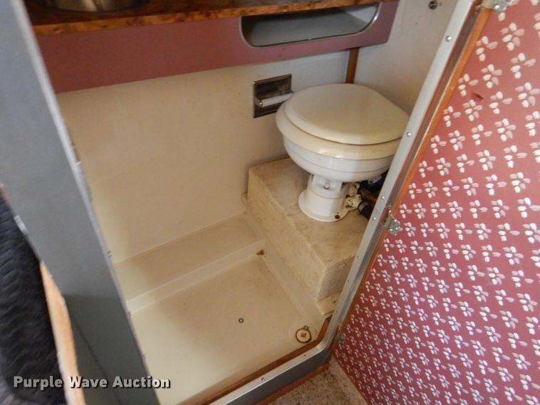 image for item DM0021 1984 Cruiser Ultra 26  boat