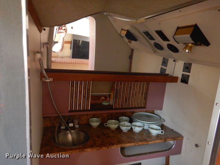 image for item DM0021 1984 Cruiser Ultra 26  boat