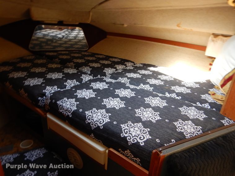 image for item DM0021 1984 Cruiser Ultra 26  boat