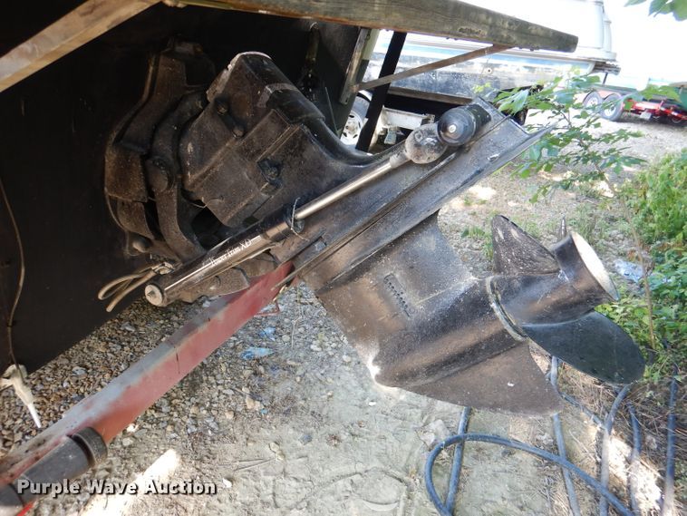 image for item DM0021 1984 Cruiser Ultra 26  boat