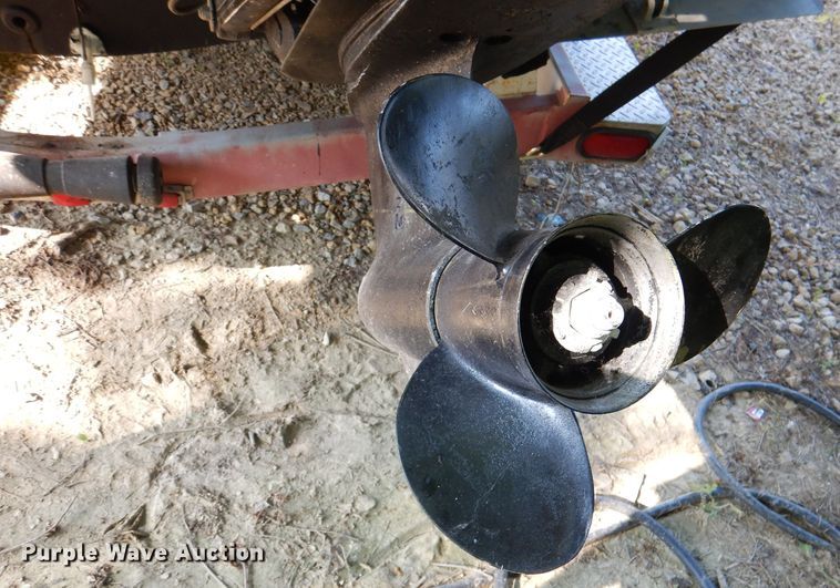 image for item DM0021 1984 Cruiser Ultra 26  boat