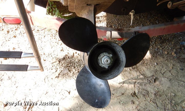 image for item DM0021 1984 Cruiser Ultra 26  boat