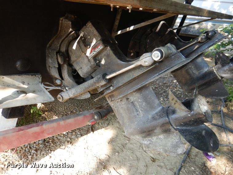 image for item DM0021 1984 Cruiser Ultra 26  boat