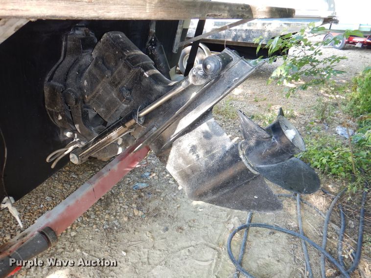 image for item DM0021 1984 Cruiser Ultra 26  boat