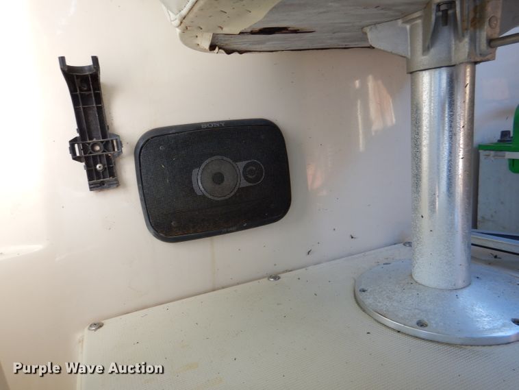 image for item DM0021 1984 Cruiser Ultra 26  boat