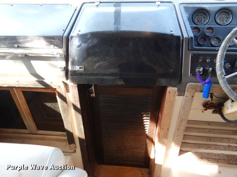 image for item DM0021 1984 Cruiser Ultra 26  boat