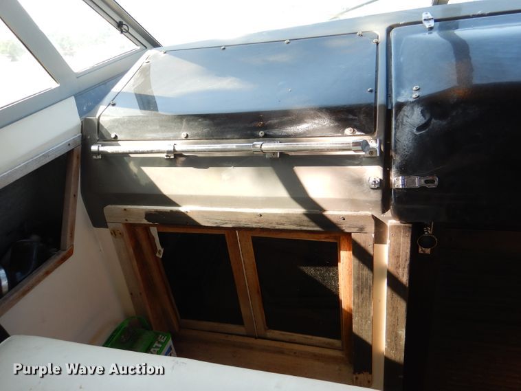 image for item DM0021 1984 Cruiser Ultra 26  boat