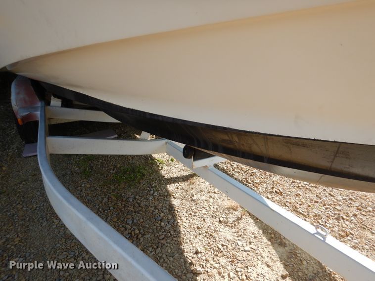 image for item DM0021 1984 Cruiser Ultra 26  boat