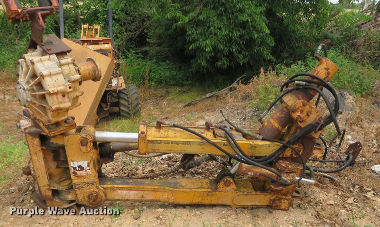 image for item DN5896 Bron V75 vibratory cable plow