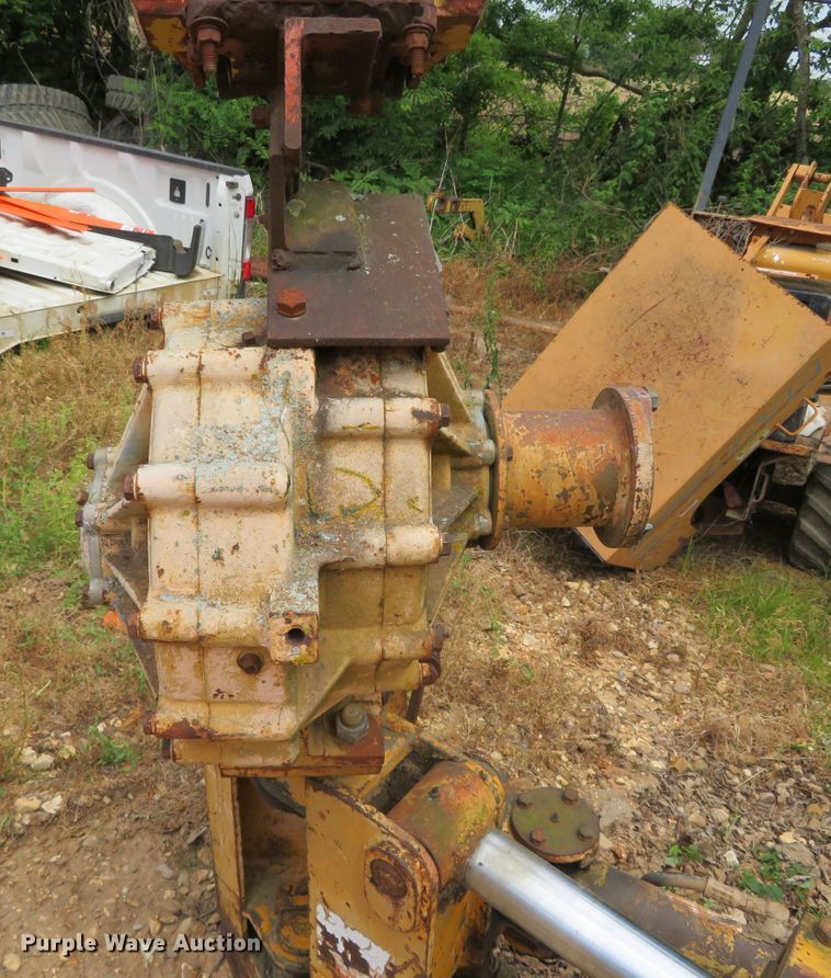 image for item DN5896 Bron V75 vibratory cable plow