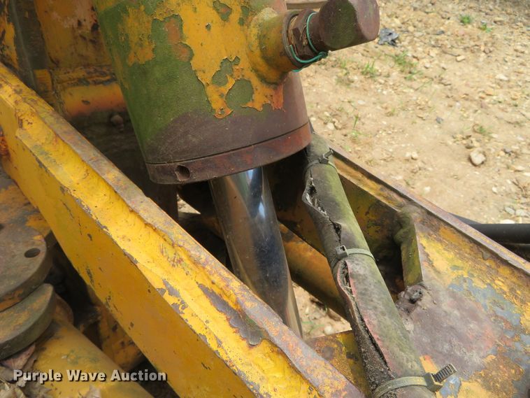 image for item DN5896 Bron V75 vibratory cable plow