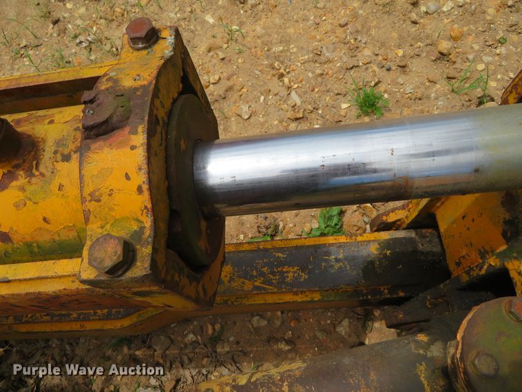 image for item DN5896 Bron V75 vibratory cable plow