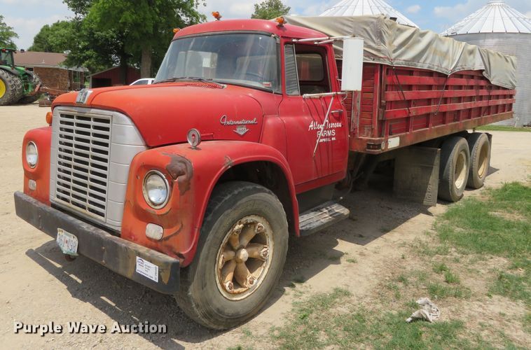 image for item DN5897 1965 International 1800  grain truck