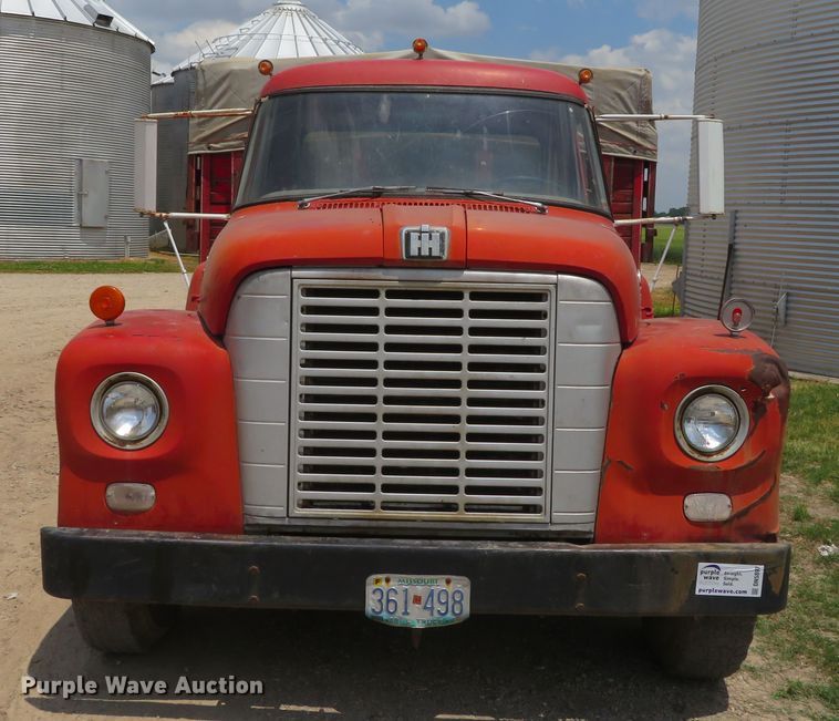 image for item DN5897 1965 International 1800  grain truck