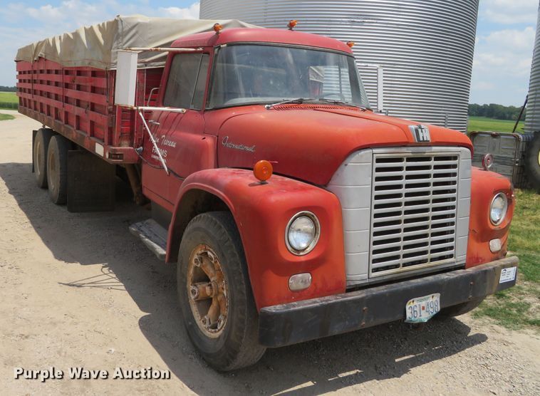 image for item DN5897 1965 International 1800  grain truck