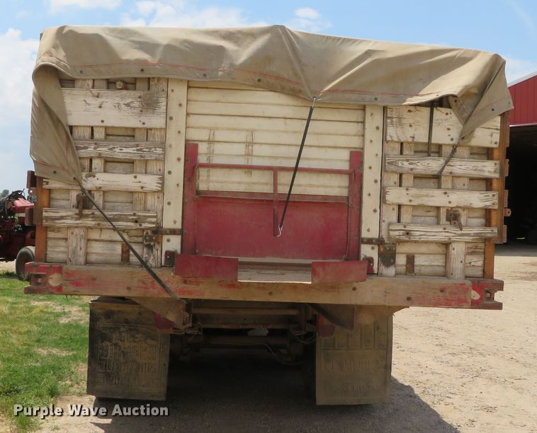 image for item DN5897 1965 International 1800  grain truck