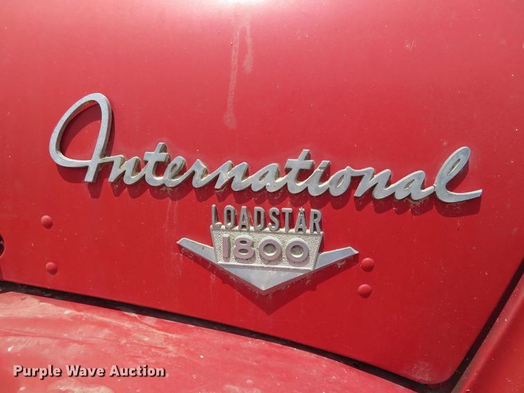 image for item DN5897 1965 International 1800  grain truck