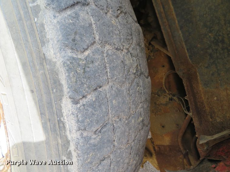 image for item DN5897 1965 International 1800  grain truck