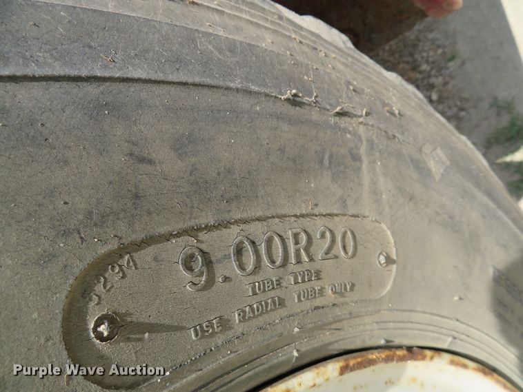 image for item DN5897 1965 International 1800  grain truck