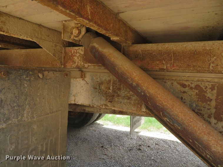 image for item DN5897 1965 International 1800  grain truck