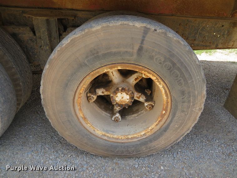 image for item DN5897 1965 International 1800  grain truck