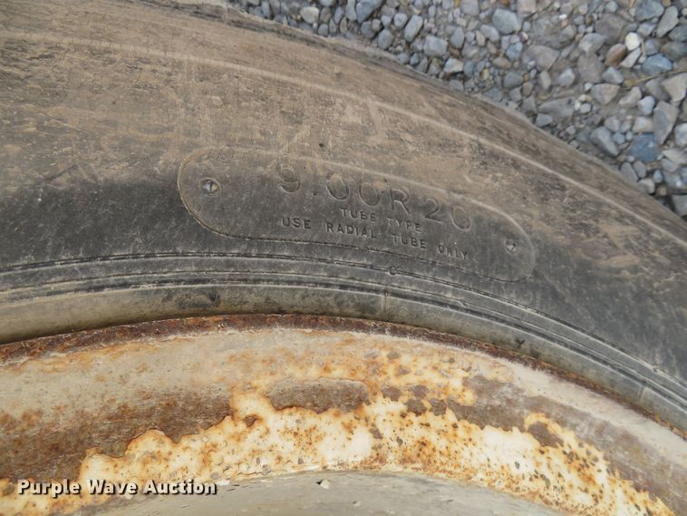 image for item DN5897 1965 International 1800  grain truck