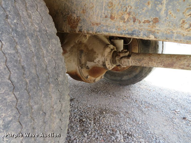 image for item DN5897 1965 International 1800  grain truck