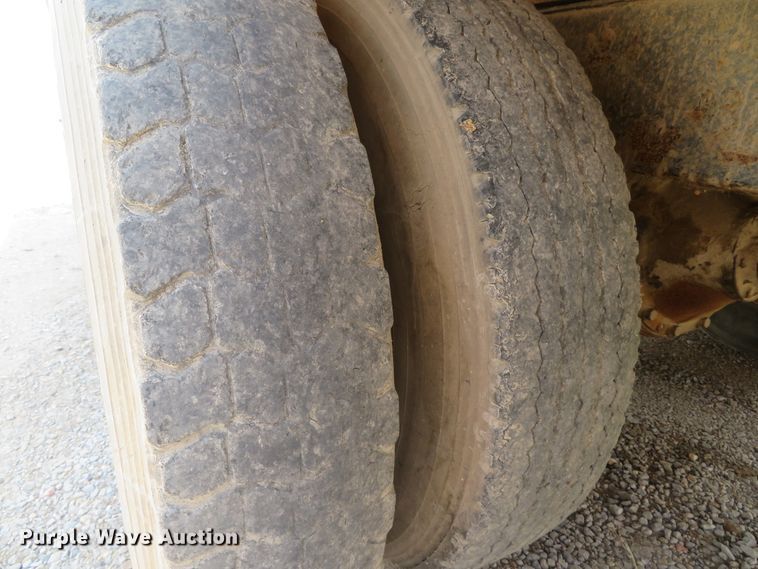 image for item DN5897 1965 International 1800  grain truck