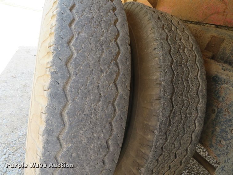 image for item DN5897 1965 International 1800  grain truck