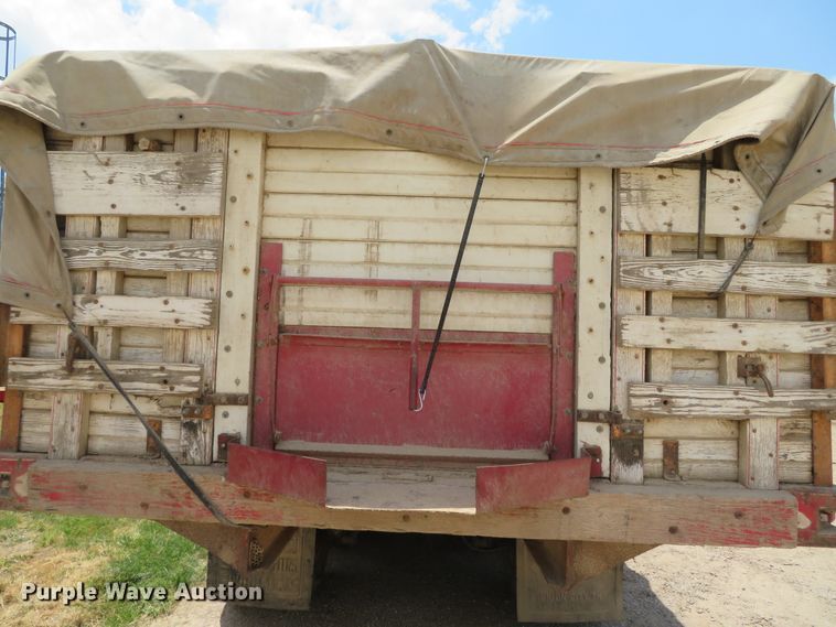 image for item DN5897 1965 International 1800  grain truck