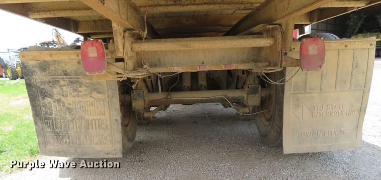 image for item DN5897 1965 International 1800  grain truck