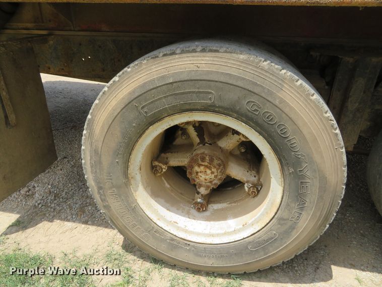 image for item DN5897 1965 International 1800  grain truck