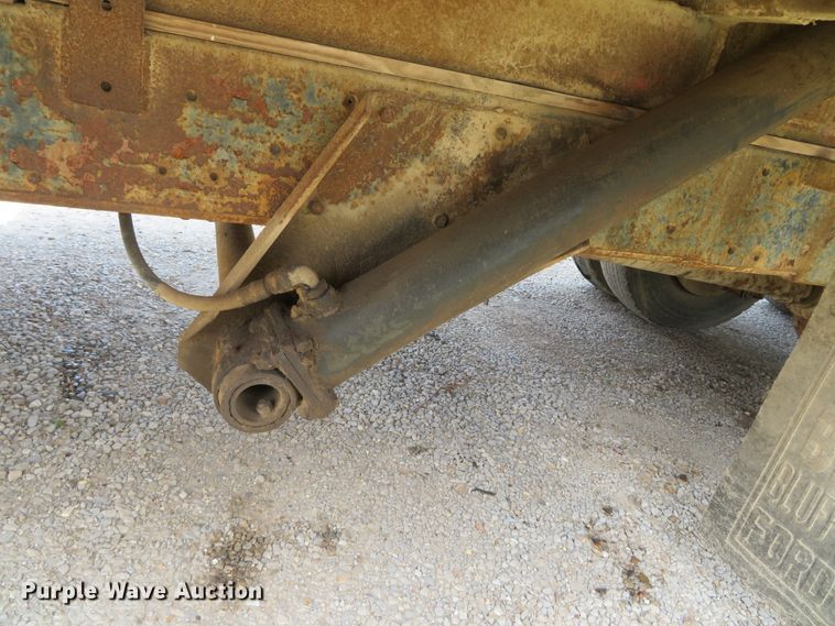 image for item DN5897 1965 International 1800  grain truck