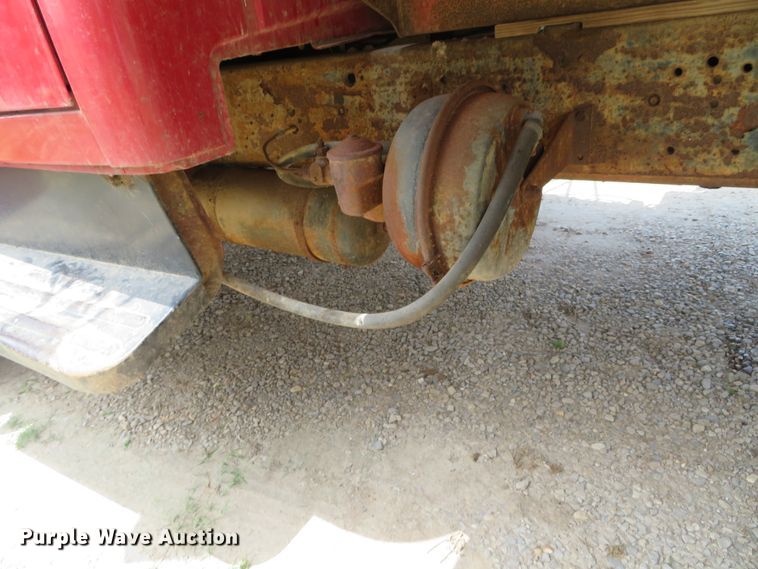 image for item DN5897 1965 International 1800  grain truck