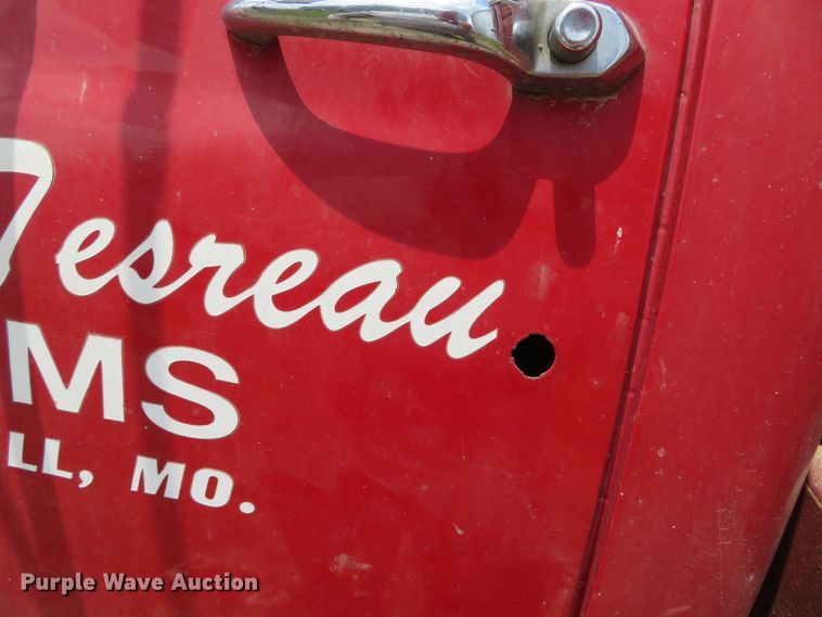 image for item DN5897 1965 International 1800  grain truck